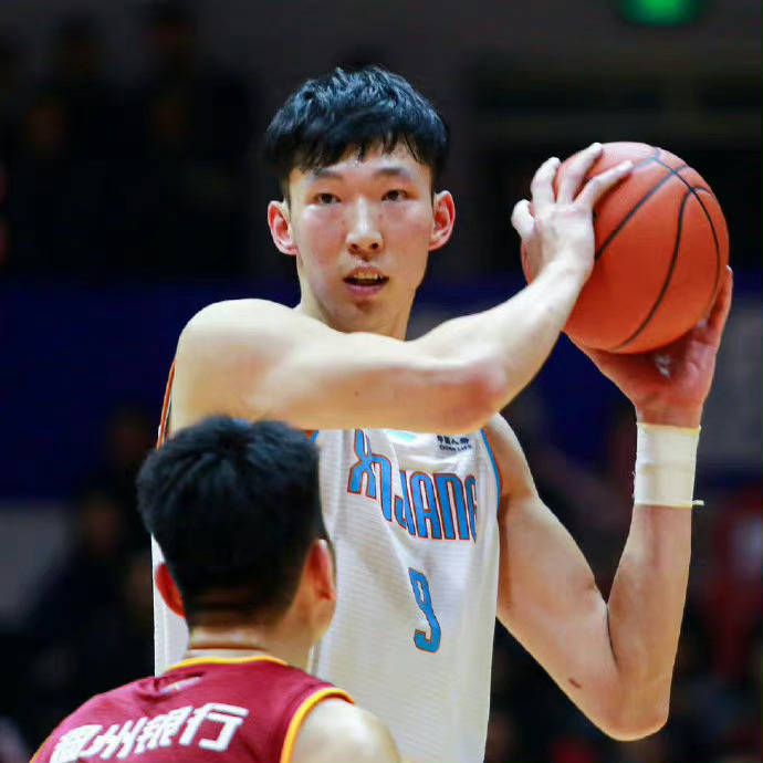 　　　　4、白鹿村风雨五十年　　　　还有一种不太主流的做法，索性不要主线和主角了，直接的群像戏，把兵匪患，瘟疫、饥馑的整体感受弄出来，人物拍的奇异一点癫狂一点，狂加隐喻意味，黄土高原般的库斯图里卡或安哲罗普洛斯，最少装神弄鬼是够了。